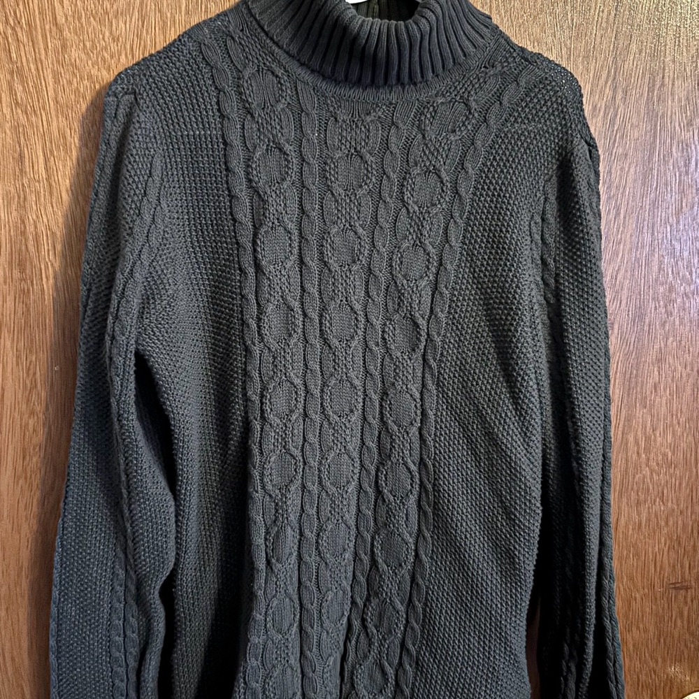 JEANNE PIERRE Men's Charcoal Turtleneck Sweater